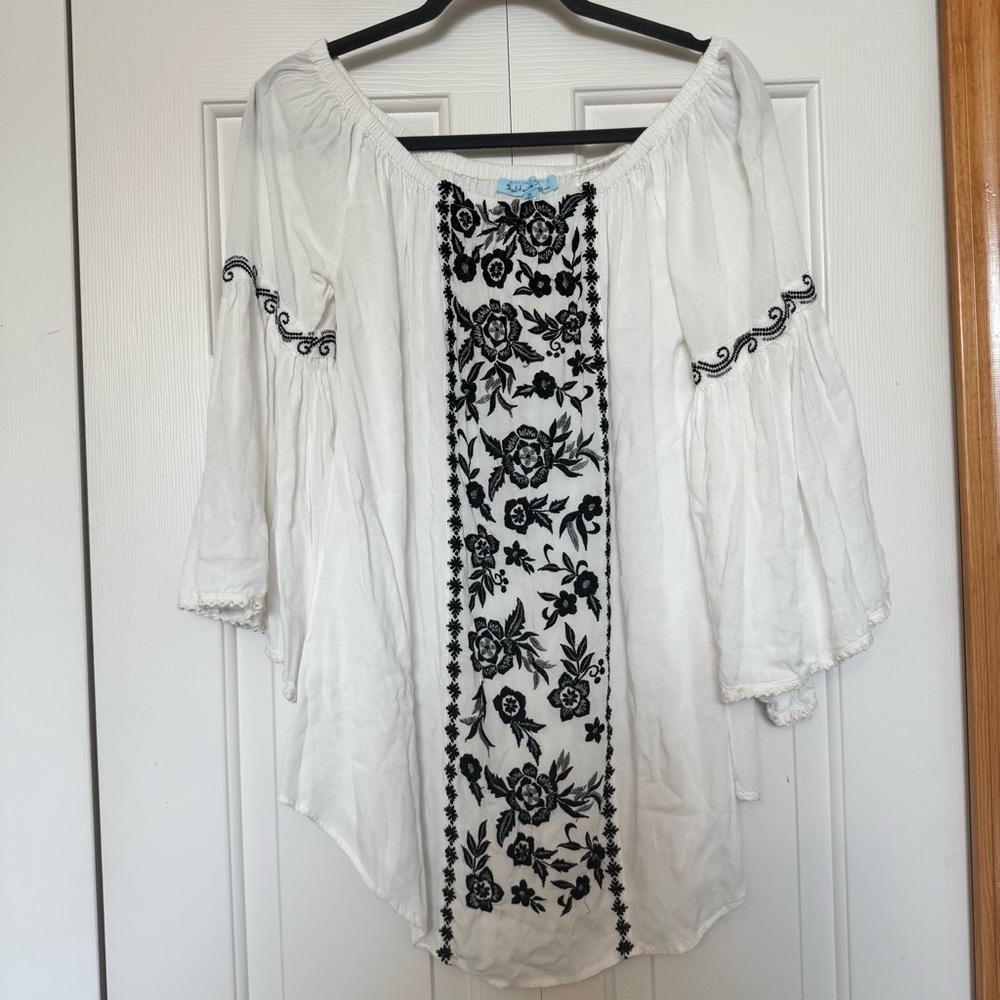 Solitaire Swim White with Black Embroidery Cotton Tunic Cover-Up – Size‎ S